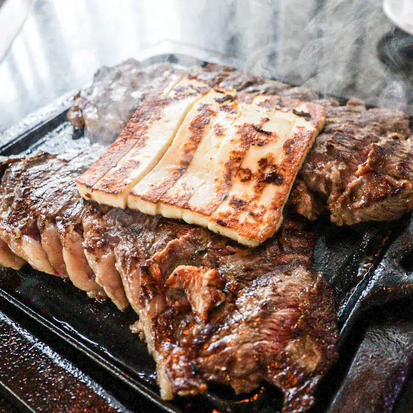 Picanha à Daniel na grelha com queijo coalho grelhado por cima